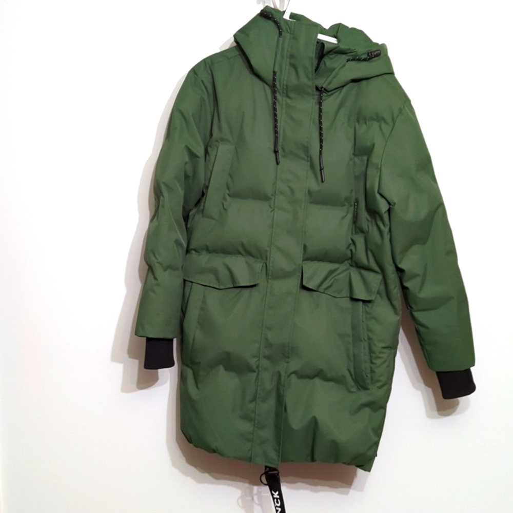 Franck waterproof winter jacket. Woman's size medium, green
